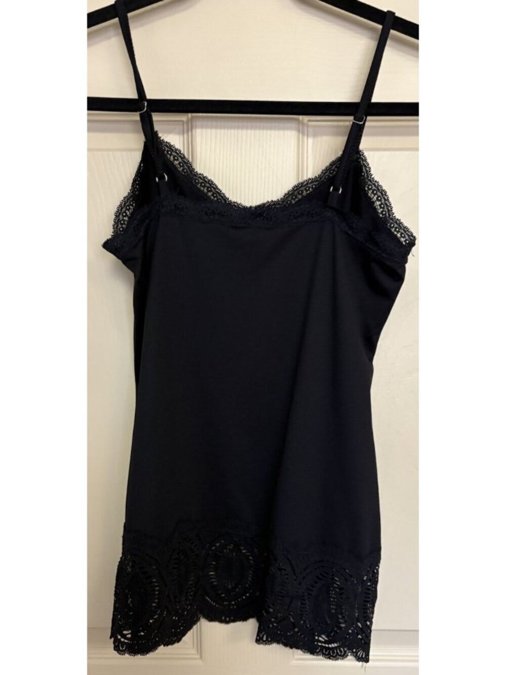 Women’s White House Black Market Camisole Size Small Lace Top And Bottom Edge